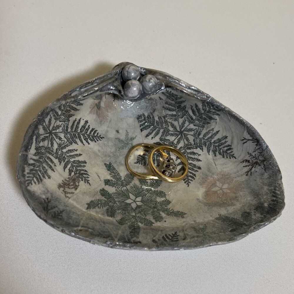 Jewelry Trinket Ring Dish Decoupaged Clam Shell Star Theme Pearl Bead